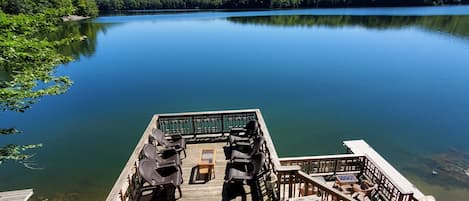 Mid deck overlooking the lake. Ideal for your morning coffee.