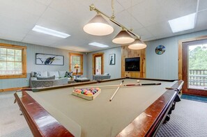 Pool table in Gameroom