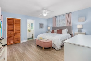Your primary bedroom with en suite bathroom