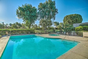 Community Outdoor Pool & Hot Tub