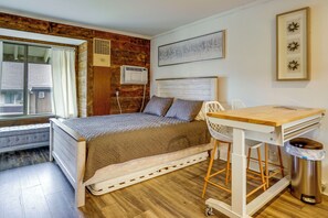 Studio | Queen Bed | Twin Trundle Bed | Linens Provided | Free WiFi