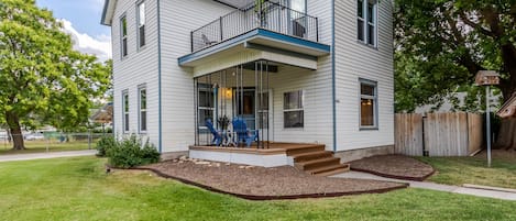 Fruita Home Base - a SkyRun Grand Junction Property - Front Porch and yard - Historic Home that has been modernized