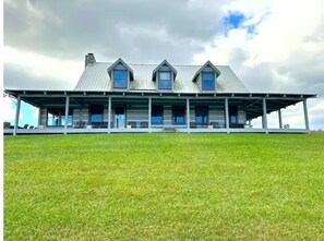 Front Porch Sittin! 