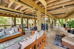 Spacious Covered Deck | Wet Bar | River View