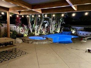 Outdoor bar w/microwave, fridge, grill, w/ 2 outdoor cabana seating areas.Enjoy!