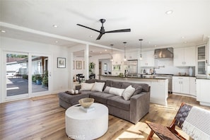 Open family room & kitchen island w/large 70' 5k-HR TV & Sonos surround system