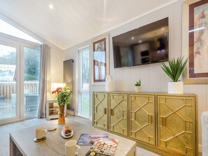 Open plan living space | 1 Sandbanks, Benllech