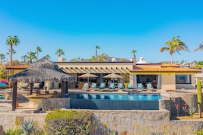 Outdoor Living, Pool/Spa
Ocean Facing, View Whales Nov. through Apr.