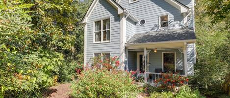 Decatur Vacation Rental | 4BR | 3.5BA | 2,400 Sq Ft | Stairs Required