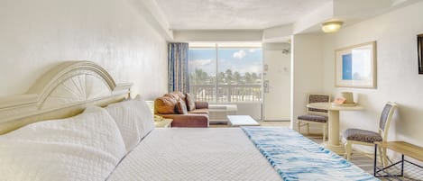 Daytona Beach Vacation Rental | Studio | 1BA | 393 Sq Ft | Step-Free Entry