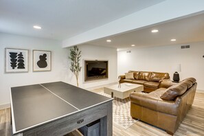 Game Room | Ping Pong Table | Smart TV