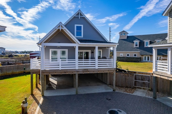 NH387C: Oak Island Cottage | Front Exterior