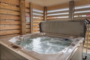 NH387C: Oak Island Cottage | Hot Tub
