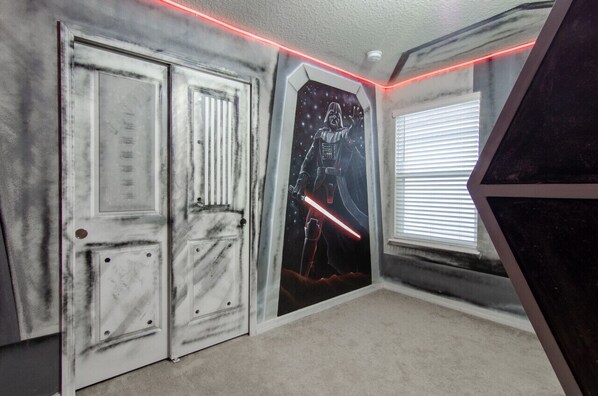 Star Wars Bedroom - Sleeps 2