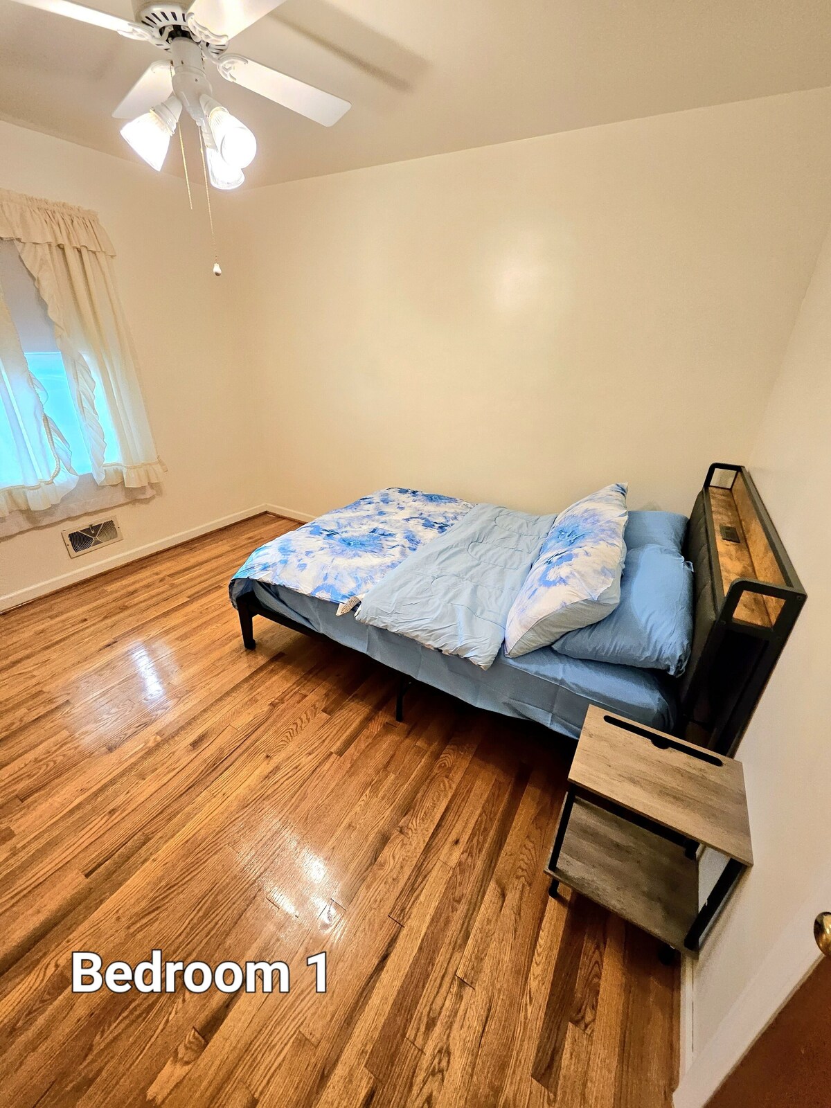 COZY COMFORTABLE HOME FOR TRAVEL PROFESSIONALS