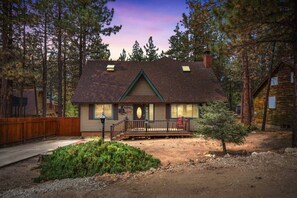 Knoll Lake Cabin at Night welcome!