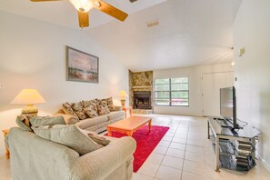 Living Room | Queen Sleeper Sofa | Fireplace | Smart TV