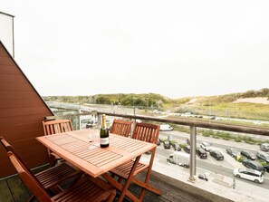 Ciel, Table, Propriété, Meubles, Bâtiment, Bois, Mobilier De Jardin, Chaise, Maison, Tableau De Plein Air