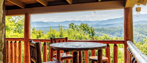 Gorgeous Smoky Mountain views from the back porch!