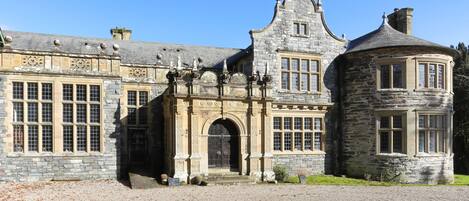 Welcome to Wern Manor, Porthmadog, Gwynedd