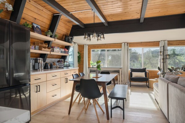 Beautiful sunlight flows thru the house during the afternoons in to sunset.