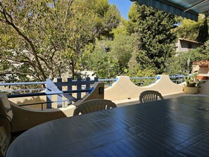 Terrasse avec vue sur la campagne
