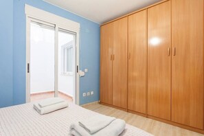 Double bed (3)
