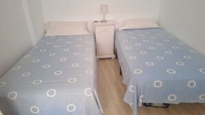 2 single beds