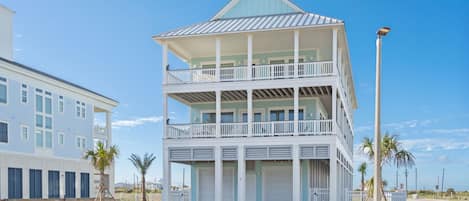 Front view of the house facing the beach