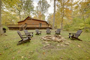 Backyard | Fire Pit (Wood Provided) | Gas Grill (Propane Provided)