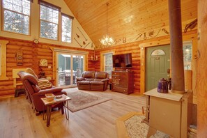 Living Room | 1st Floor | Smart TV | Portable High Chair