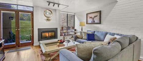 1673 Captain Molly Slopeside Secret! - a SkyRun Park City Property - Welcome to your Ski Hideaway!