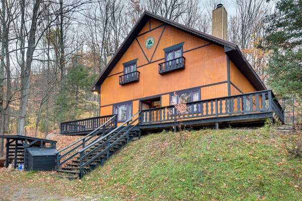 Iron River Vacation Rental | 3BR | 1.5BA | 1,100 Sq Ft | Stairs Required