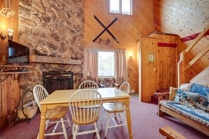 Dining Area | Dishware/Flatware Provided | TV w/ Cable