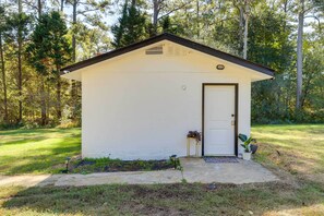 Studio Exterior | Grass Driveway (1 Vehicle)