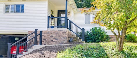 Morgantown Vacation Rental | 3BR | 3BA | Stairs Required | 1,800 Sq Ft