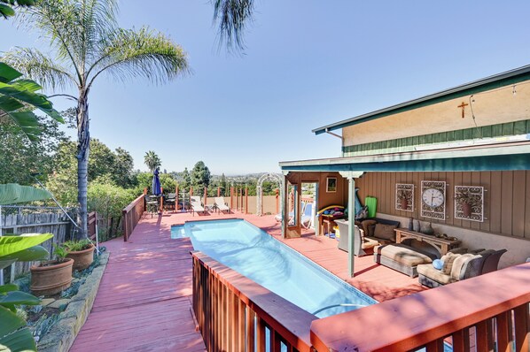 La Mesa Vacation Rental | 1BR | 1BA | 550 Sq Ft | Stairs Required