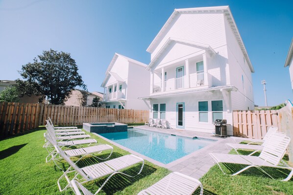 Large private pool and spa