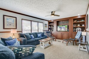 Living Room | Smart TV | Sleeper Sofa