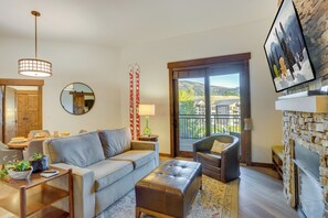 Living Area | Sleeper Sofa | TV w/ Cable