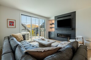 New luxury ski-in, ski-out home