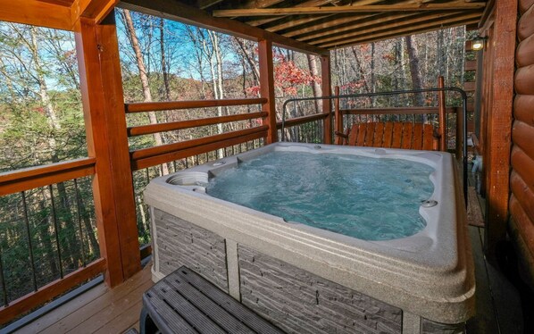 Outdoor spa tub