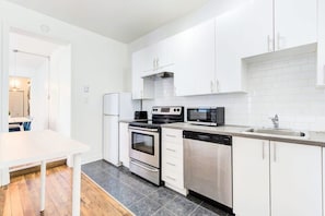 Full-equipped kitchen to prepare meals at home