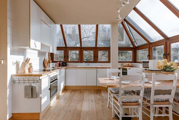 Spacious kitchen