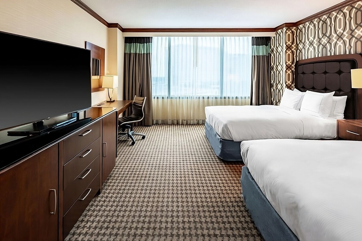 Unwind and Indulge In Our Oasis! 2 Swimming Pools, Pet-friendly Property!