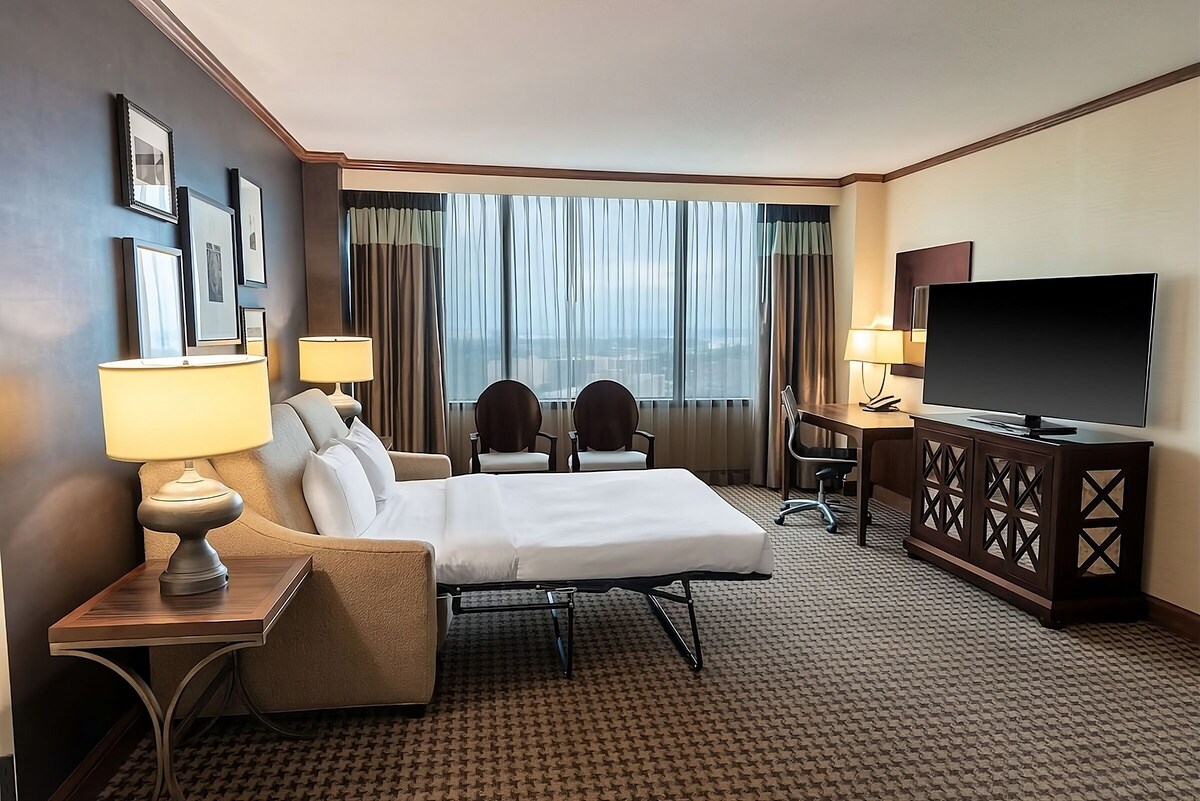 Perfect Place to Unwind! Pets Allowed, Indoor Pool and Outdoor Pool!