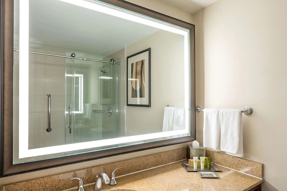 Perfect Place to Unwind! 4 Relaxing Units, Indoor and Outdoor Pool, Pets Allowed
