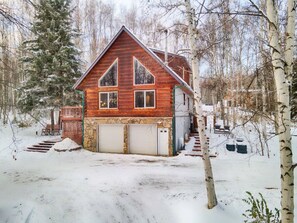 Escape to the serene wilderness of Alaska in our charming basement apartment nestled within a stunning cabin home, surrounded by the enchanting beauty of spruce and birch trees.