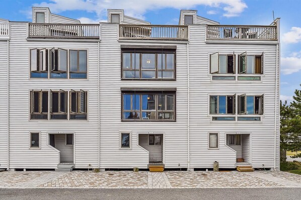,29150 Ocean Road Unit 207,