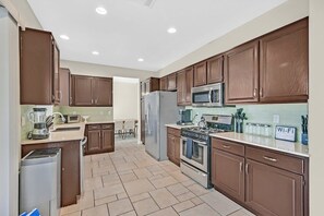 Well-equipped kitchen for your use